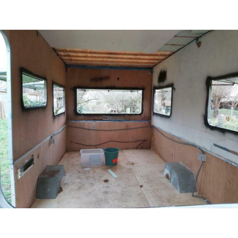 Plooi caravan voor project