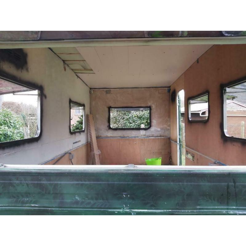 Plooi caravan voor project