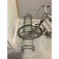 Porte vélos à fixer au sol