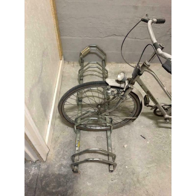 Porte vélos à fixer au sol
