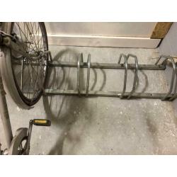 Porte vélos à fixer au sol