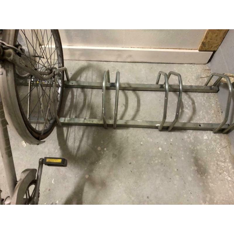 Porte vélos à fixer au sol