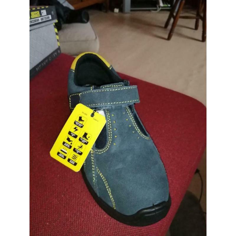 Chaussure sécurité. sonora