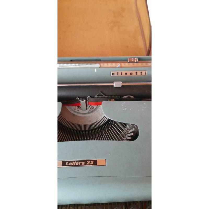 Typmachine OLLIVETI lettera 22