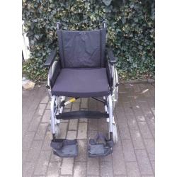 Chaise roulante comme neuve