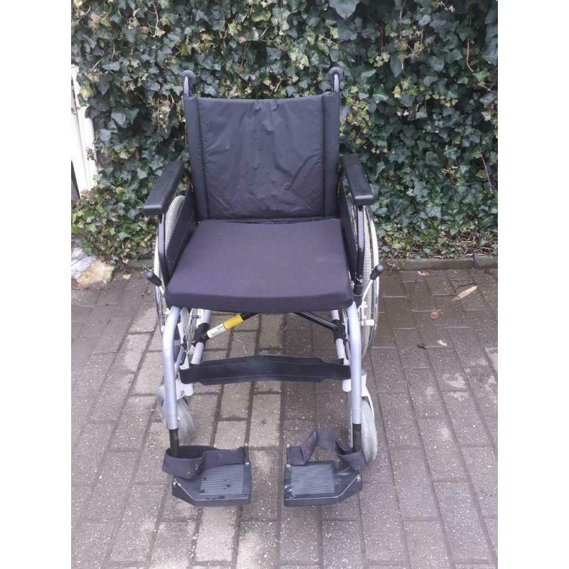 Chaise roulante comme neuve