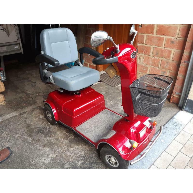 Merk E-matie 1, scooter rood, twee nieuwe batterijen