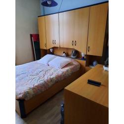 Bed met wandkast, lattenbodem en matras