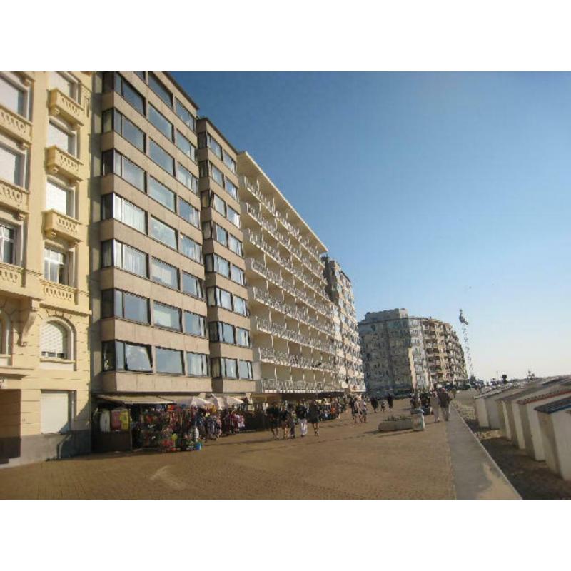 Studio 4 p bord de mer digue promenade d'Ostende à la plage