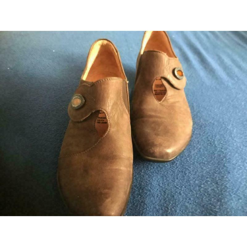 Mooie comfortabele beige leren schoenen 40