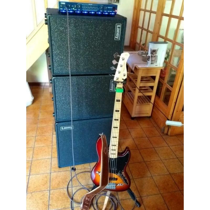 Laney R500H basversterker + 3 luidsprekerkasten