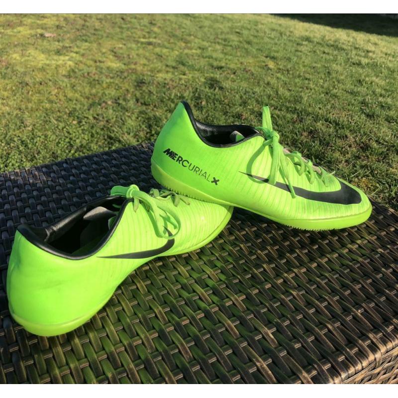 Chaussures football pour salle