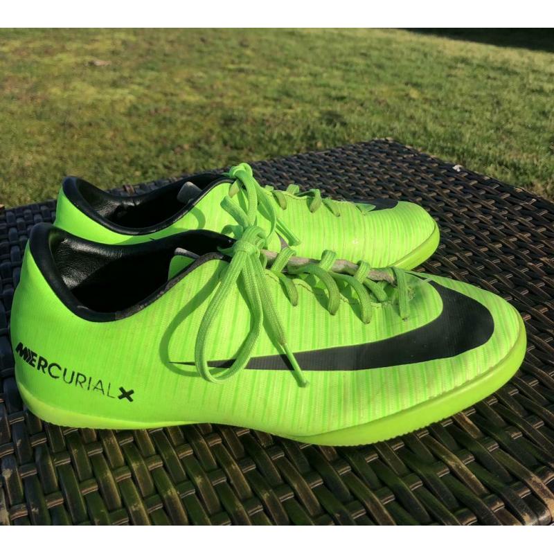 Chaussures football pour salle