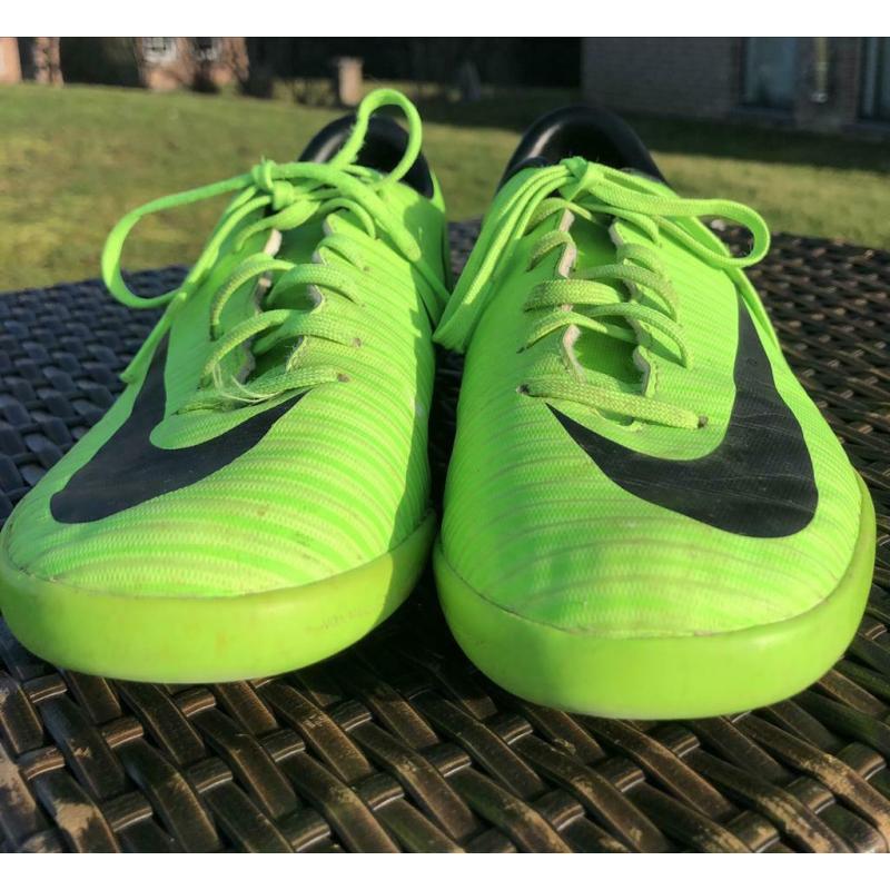 Chaussures football pour salle
