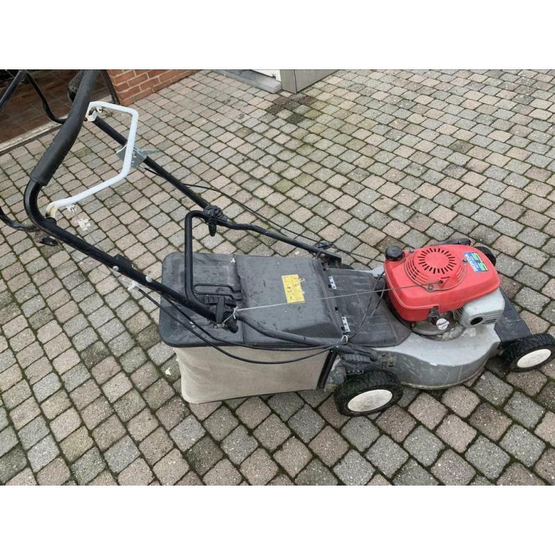 grasmaaier zelftrekker van het merk Honda