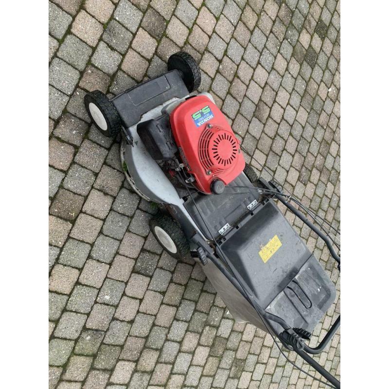 grasmaaier zelftrekker van het merk Honda